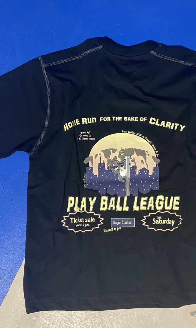 Sort t-shirt med baseball print bagpå quala
